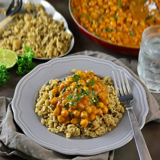 Easy Chickpea & Spinach Curry - Recipe photo by SavorySpin