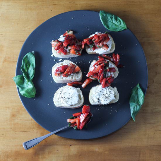 Strawberry Bruschetta - Recipe photo by mordenh