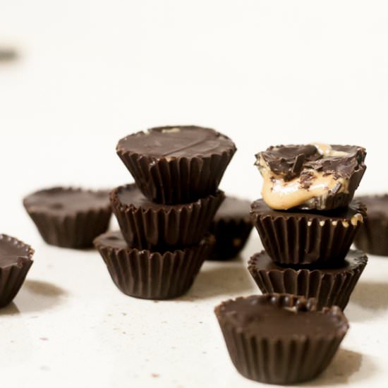 Chocolate Peanut Butter Cups - Recipe photo by ChocolateaMais