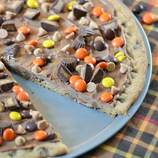 Chocolate Chip Cookie Pizza - Recipe photo by FindingZest