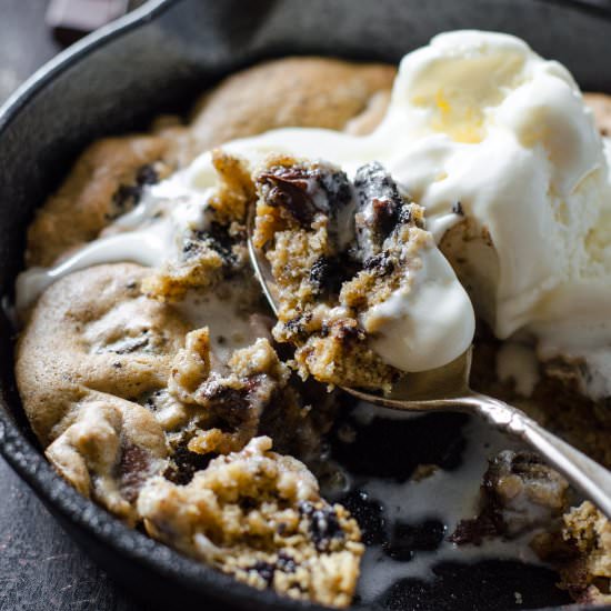 Oreo Skillet Chocolate Chip Cookie - Recipe photo by gogogogourmet