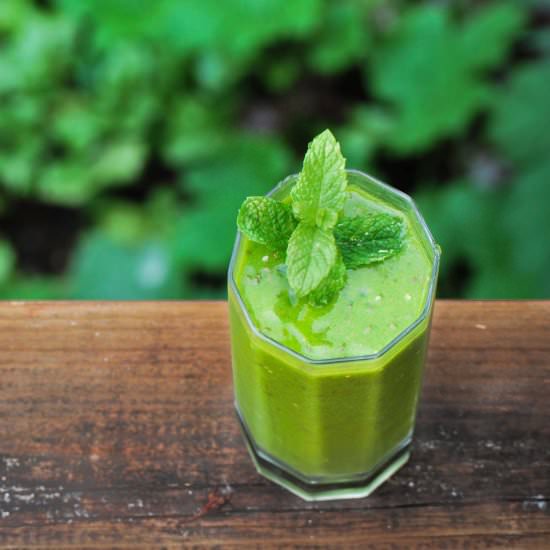 Apricot & Greens Smoothie - Recipe photo by drumbeets