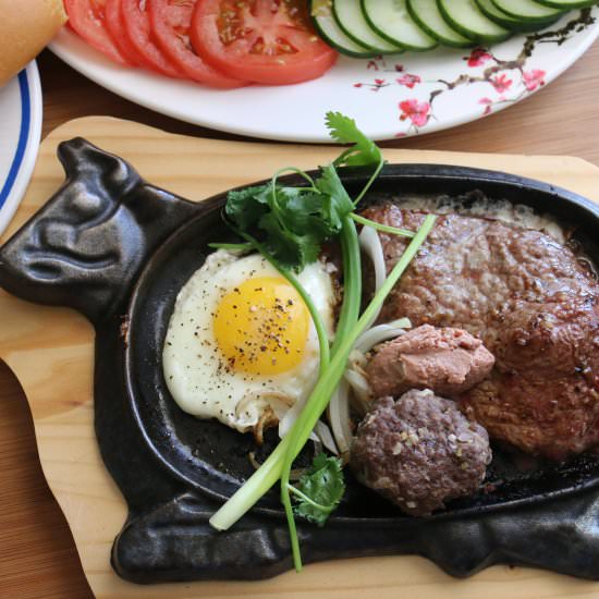Vietnamese Sizzling Steak with Egg - Recipe photo by Boriville