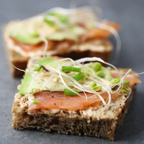 Smoked Salmon Sandwiches - Recipe photo by FoodFlavorz