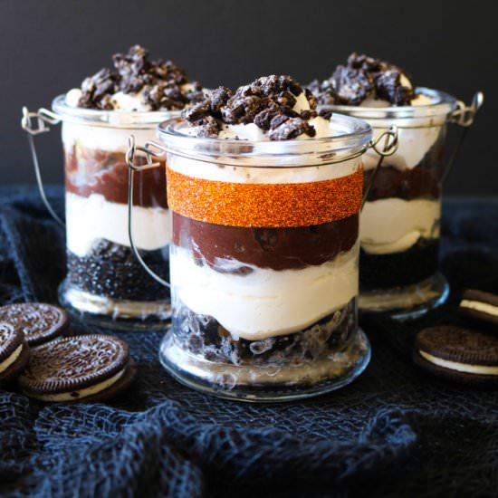 No-Bake Oreo Dessert Jars - Recipe photo by thecupcakechronicles