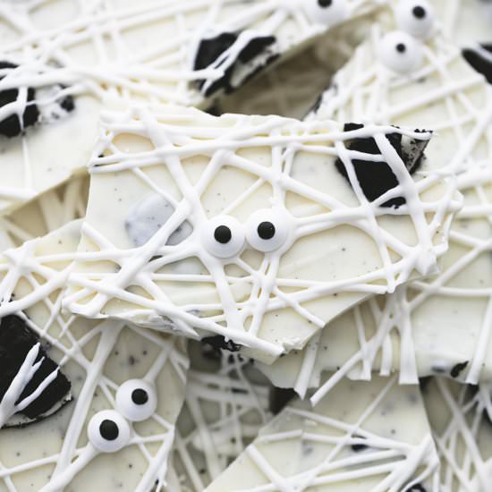 Cookies 'n Cream Mummy Bark - Recipe photo by CremedelaCrumb