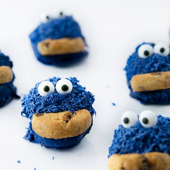 Cookie Monster Oreo Balls - Recipe photo by Amy in the Kitchen