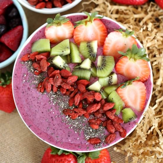 Goji Berry Smoothie Bowl Recipe - Recipe photo by SlapDashMom