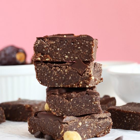 NO BAKE CHOCOLATE PEANUT DATE BARS - Recipe photo by TwoRaspberries