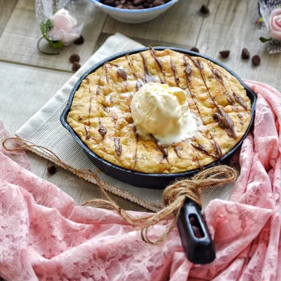 Nutella stuffed skillet cookies - Recipe photo by Savory and Sweet Food