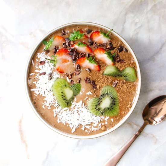 Chocolate lover's smoothie bowl - Recipe photo by Healthy Happened