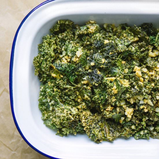 Crispy 'cheesy' kale chips - Recipe photo by Healthy Happened