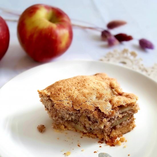 Apple cake with biscuits - Recipe photo by daniscookings