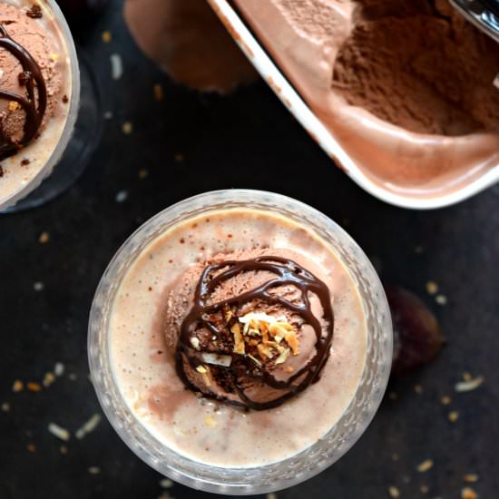 Vegan Figs Chocolate Milkshake - Recipe photo by Cookilicious