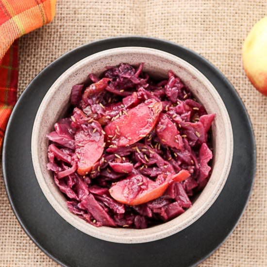Slow Cooker Red Cabbage & Apples - Recipe photo by the food blog