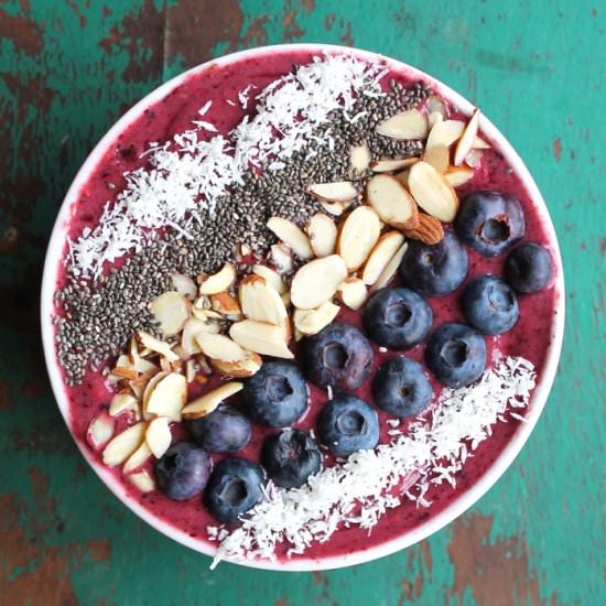 Blueberry Green Smoothie Bowl - Recipe photo by jordansward