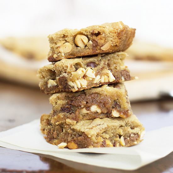Snickers bar blondies - Recipe photo by livelymess