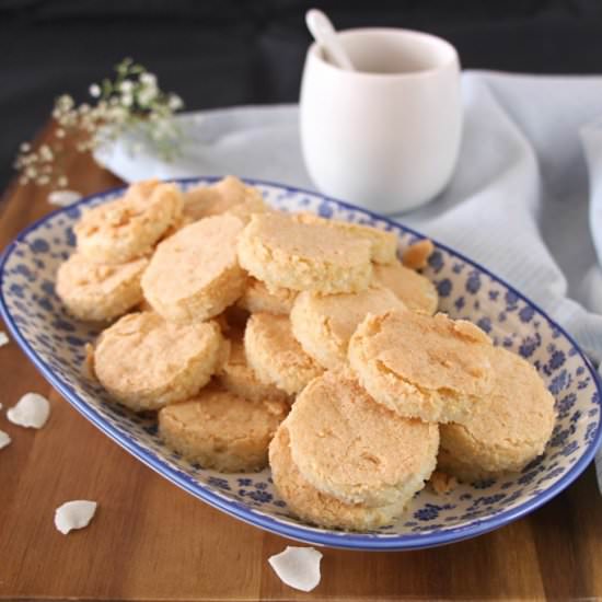 Coconut Macaroon Biscuit - Recipe photo by The Happy Cooking Friends