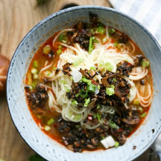 Vegan Dan Dan Noodles - Recipe photo by elaineluo