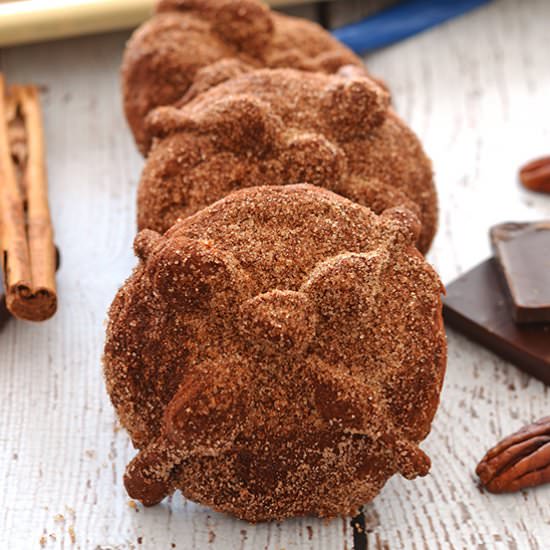 Chocolate Pan de Muerto - Recipe photo by SweetCannela