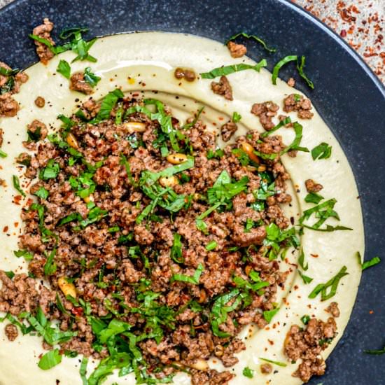 Hummus with Baharat Spiced Beef - Recipe photo by vidiberg