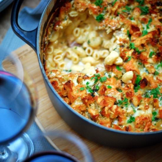 Garlic Bread Crusted Mac & Cheese - Recipe photo by KristynK