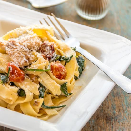 Creamy Spinach & Chicken Pasta - Recipe photo by Priyanka DK