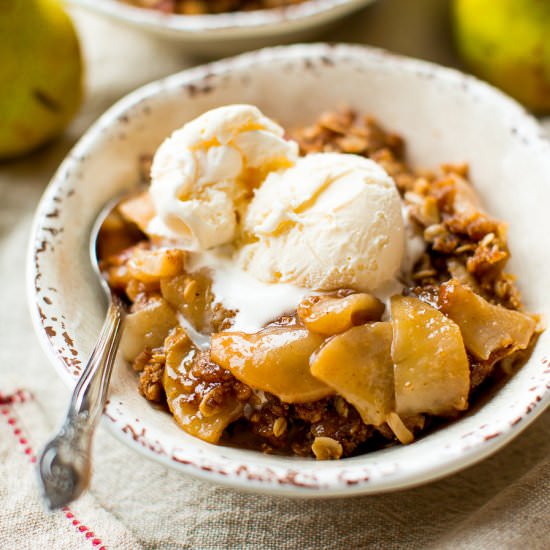 Cinnamon Apple Pear Crisp - Recipe photo by sallysbakingaddiction
