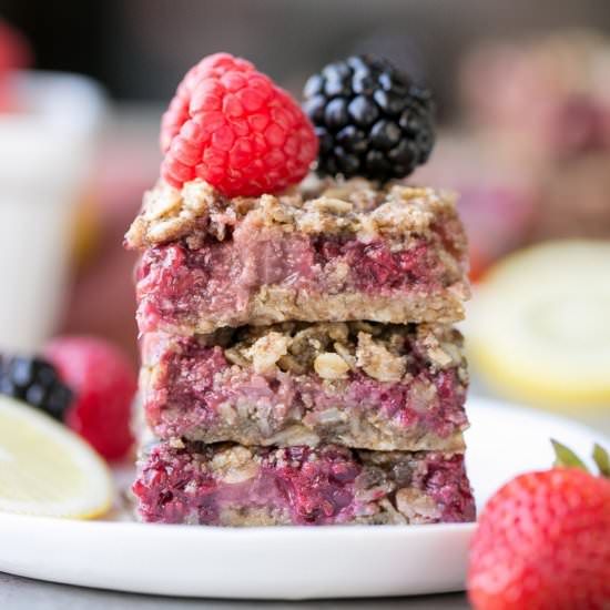 Lemon Berry Oatmeal Snack Bars - Recipe photo by bakerita