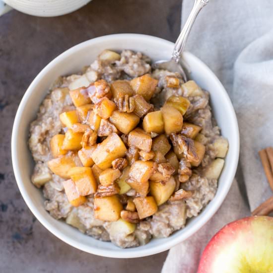Apple Cinnamon Oatmeal - Recipe photo by bakerita
