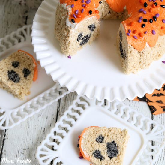 Ghost Surprise Halloween Bundt - Recipe photo by Blommi