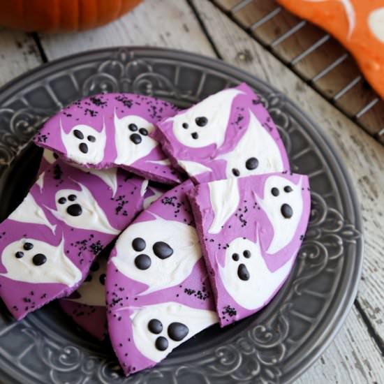 Halloween Ghost Chocolate Bark - Recipe photo by Blommi