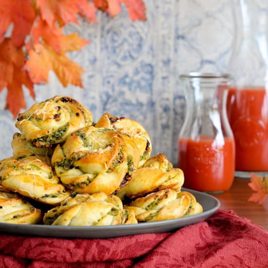 Arugula Pesto Rolls - Recipe photo by bazyliaczywanilia