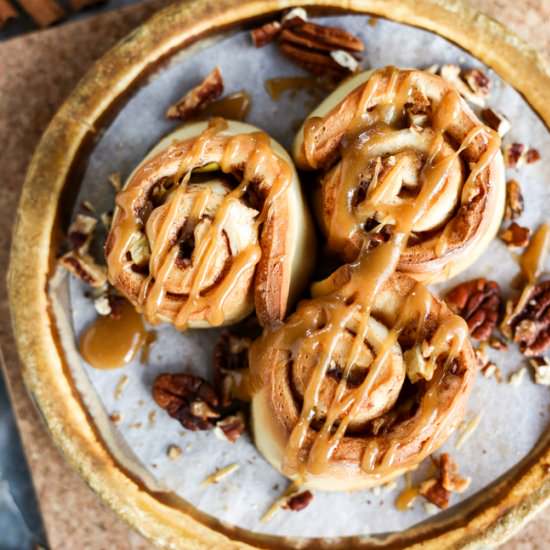 Vegan Caramel Apple Cinnamon Rolls - Recipe photo by ilovevegan