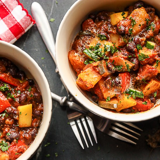 Butternut Squash Black Bean Chili - Recipe photo by the food blog