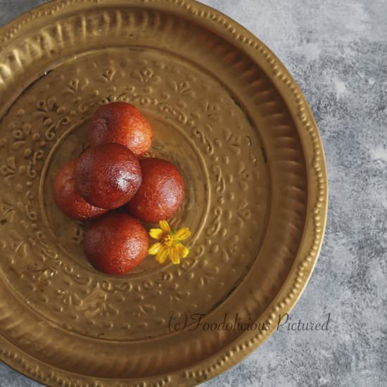 Gulab Jamuns - Recipe photo by rekhavengalil