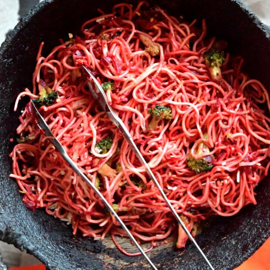 Teriyaki Noodles with Beets - Recipe photo by Cookilicious