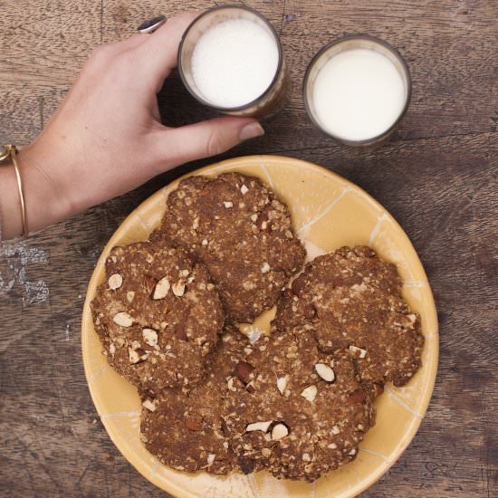 Gingerbread Oat & Nut Biscuits - Recipe photo by putumayokitchen