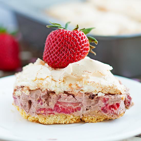 Strawberry Chocolate Meringue Cake - Recipe photo by ilonaspassion