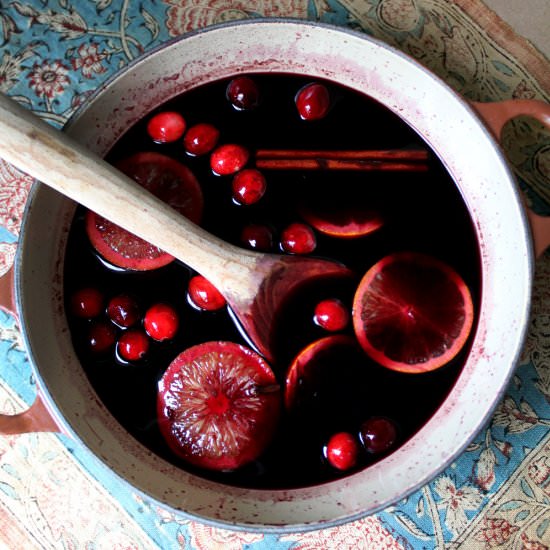 holiday mulled wine recipe - Recipe photo by tagandtibby