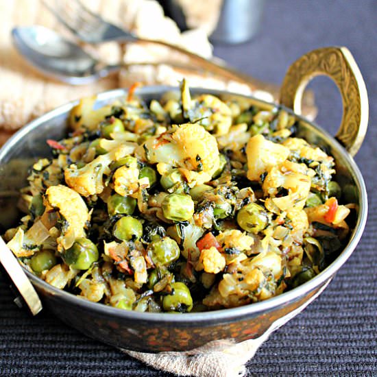 Cauliflower And Greens Curry - Recipe photo by Aromatic Cooking