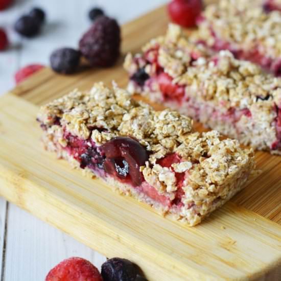 Very Berry Granola Bars - Recipe photo by busymommymedia