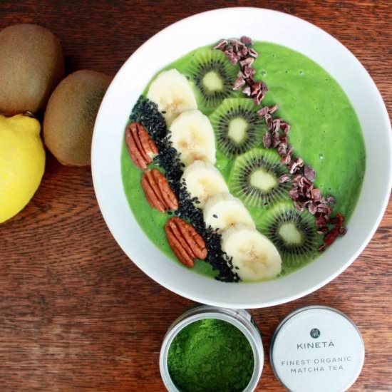 Superfood Matcha Smoothie Bowl - Recipe photo by emmaeatsandexplores