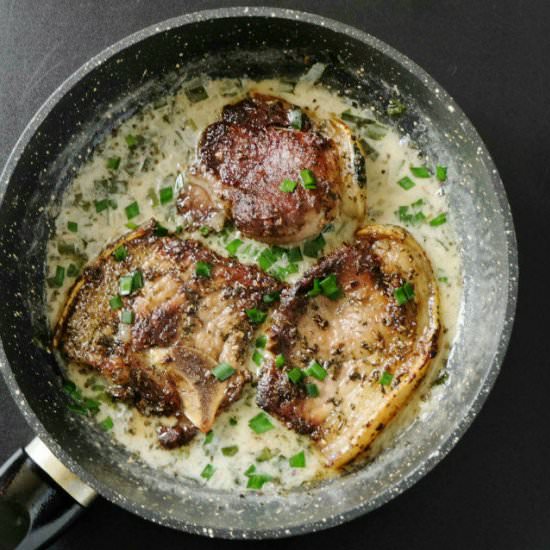 Garlic Sauce Basil Rub Pork Chops - Recipe photo by biohackers recipes