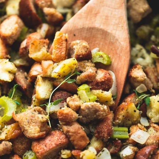 Best Ever Easy Thanksgiving Stuffing - Recipe photo by CremedelaCrumb