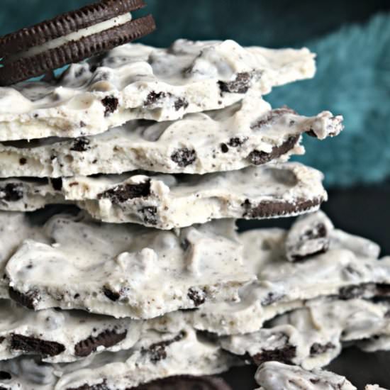 Oreo Bark - Recipe photo by Cookilicious