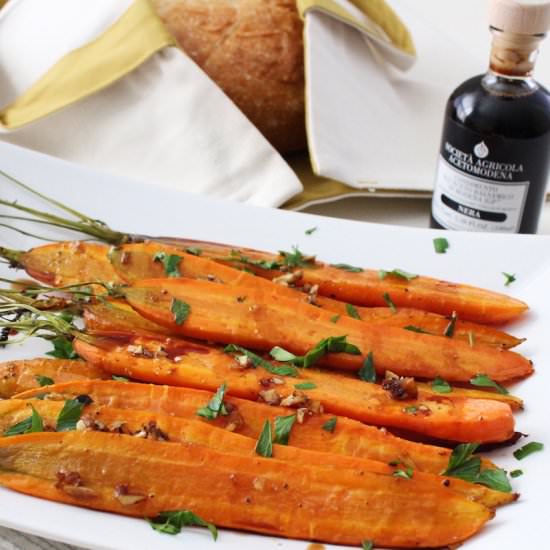 Carrots roasted in balsamic vinegar - Recipe photo by cocoaandsalt