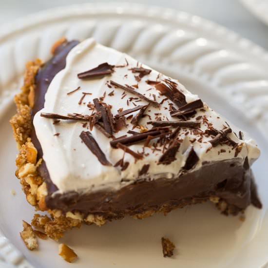 Vegan Chocolate Pudding Pretzel Pie - Recipe photo by meaningfuleats