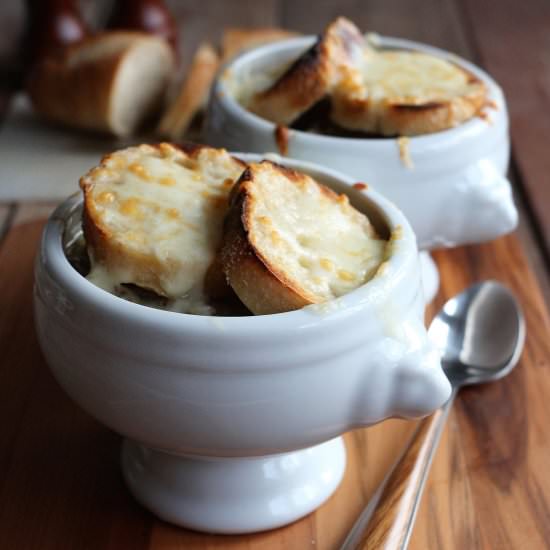 Slow Cooker French-Canadian Onion Soup - Recipe photo by EatInEatOut Magazine