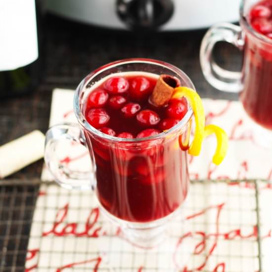 Slow Cooker Cranberry Mulled Wine - Recipe photo by 3 Yummy Tummies